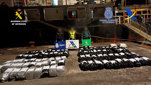 Poliţia spaniolă confiscă 4,5 tone de cocaină în largul Insulelor Canare / Cargoul transporta vite și era supravegheat de peste doi ani