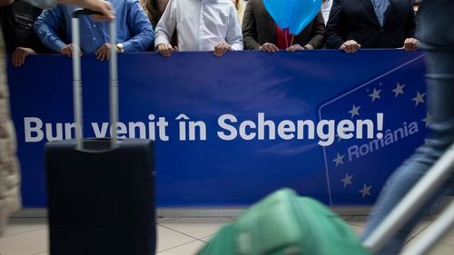 VIDEO FOTO Suntem în Air Schengen: Prima cursă, în mod ironic, a venit din Austria/ Imagini cu pasagerii pe Aeroportul Henri Coandă/ Ce este aplicația eDAC și cum ajută polițiștii/ Schimbările esențiale în călătoriile cu avionul sau pe apă, ce este spațiul Schengen și de ce România nu intră și terestru