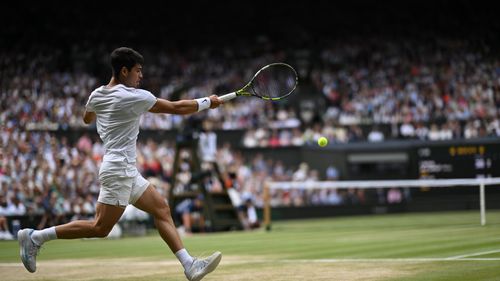Carlos Alcaraz, învingător la Wimbledon. Spaniolul l-a învins în trei seturi pe Novak Djokovic și a ajuns la 4 trofee majore la 21 de ani