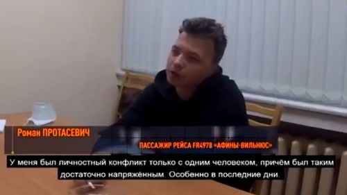 VIDEO Noi imagini cu Roman Protasevici în arest, difuzate de televiziunea națională din Belarus