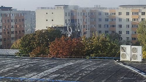 Prefectul Capitalei anunţă că a convocat Comitetul Municipiului Bucureşti pentru Situaţii de Urgenţă, la ora 18.00: Blocul rămâne sigilat, locuitorii celorlalte scări pot intra, însoţiţi de Poliţie, pentru a-şi recupera bunuri personale din locuinţe