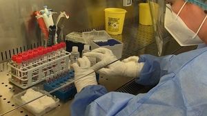 Varianta Delta în România: 313 cazuri depistate în București și 32 de județe / 19 decese raportate / O treime dintre cei infectați nu au nicio legătură epidemiologică / 18% sunt persoane vaccinate cu schema completă