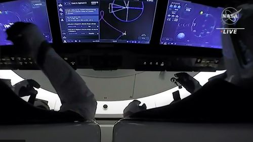 VIDEO Capsula Crew Dragon Endeavour a SpaceX a andocat la ISS