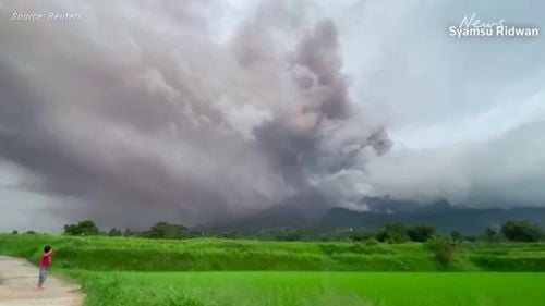 11 alpiniști morți și alți 12 dispăruți, după erupția unui vulcan în Indonezia