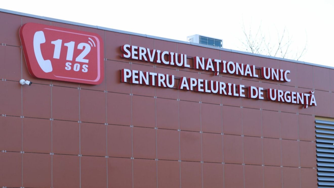 Peste 300 de milioane de apeluri, preluate de STS în cei 20 de ani de când 112 este numărul unic pentru urgenţe în România/ Cel mai mare procent de apeluri non-urgente, în Gorj/ Un bărbat din Argeş a sunat fără a avea o urgenţă de 31.000 de ori într-un an
