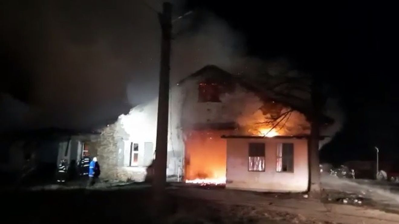 Garda de Mediu Prahova a amendat cu 65.000 de lei fabrica de produse pe bază de petrol din Inoteşti care a ars în urmă cu două săptămâni