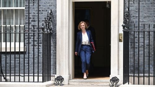 Fostul prim-ministru britanic Liz Truss semnalează că va sprijini revenirea lui Donald Trump la Casa Albă