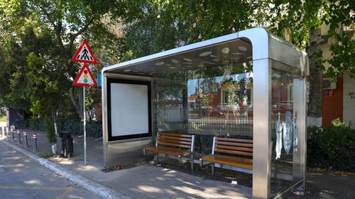 UPDATE Primăria Constanța a atribuit direct un contract de 53.000 de euro pentru igienizarea stațiilor de autobuz unei foste firme de film care nu are activitate și angajați de când s-a înființat, în 2017/ Reprezentanții companiei: ”Suntem la început, acum angajăm”/ Primăria: ”S-a făcut cercetare de piață”