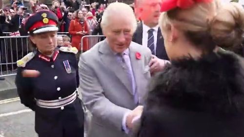 Regele Charles și regina consoartă, atacați cu ouă în York, de un activist fost candidat al Partidului Verde