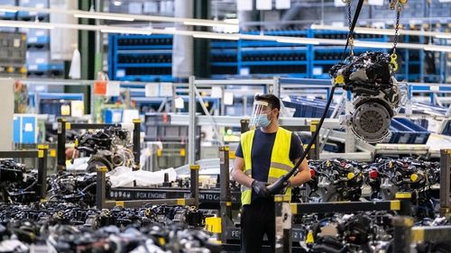 General Motors, Ford Motor şi Stellantis reintroduc obligativitatea purtării măştilor la fabricile lor din Michigan, din cauza COVID