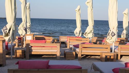 Cum au migrat turiștii pe litoral: tinerii s-au mutat în mini-stațiunea cluburilor, bugetarii au plecat în Sud. Mamaia a fost sedusă și abandonată între betoane