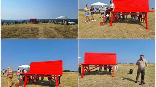 FOTO A fost inaugurată prima Big Bench din România, la hotarul dintre județele Timiș și Arad / Este cea mai mare bancă de lemn din România / Cum arată unele din cele mai frumoase Big Bench din lume
