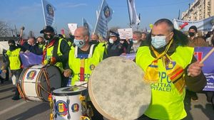 Proteste ale angajaţilor din Poliţie şi sistemul penitenciar, la Ministerul de Finanţe/ Cer aplicarea unor măsuri care ar duce la majorarea veniturilor în aceste domenii