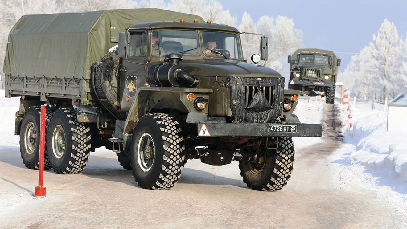 UPDATE Operațiune fulger a Rusiei în Kiev: Militarii ruși au capturat două vehicule ucrainene, și-au pus uniforme ucrainene și conduc un convoi militar major/ Acțiunea rusă a fost neutralizată, a anunțat ministrul adjunct al Apărării