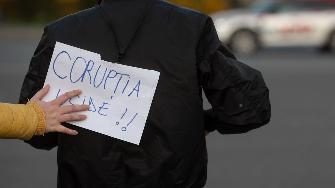 Proteste organizate joi și sâmbătă seara, în Piața Victoriei, pentru demiterea miniștrilor Gabriela Firea și Marius Budăi / Petiție pentru demiterea celor doi