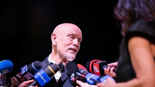 Interviuri exclusive. John Malkovich: L-am descoperit pe Sergiu Celibidache ca pe o personalitate fascinantă / Ben Schnetzer: Muzică extraordinară, imagini superbe, o poveste fascinantă/ ”Cravata galbenă” debutează azi în cinematografele din România
