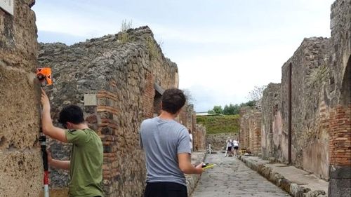 O vilă antică din Pompeii, iluminată cu ajutorul unor ţigle fotovoltaice