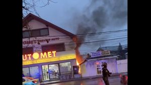 Focșani: Un bărbat a intrat înarmat într-un magazin, după ce inițial a spart cu toporul luneta unei mașini / El a tăiat o țeavă de gaze și a folosit flacăra deschisă