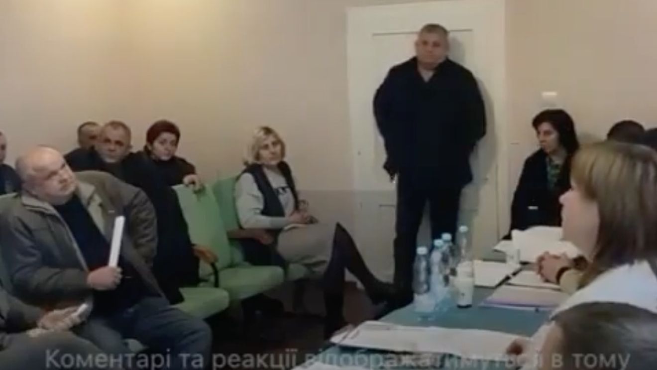 În Transcarpatia, un consilier local a detonat două grenade în plină ședință / 26 de persoane au fost rănite, 6 sunt în stare gravă