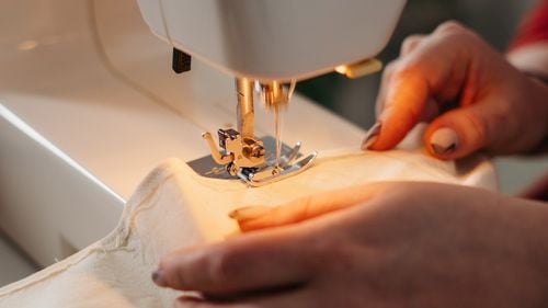 Fabrica de confecții din Tulcea își închide porțile după 45 de ani / ”Totul a fost în regulă până în vara lui 2024. Atunci au decis partenerii din Germania să plece în Asia, unde costurile salariale sunt mai mici”