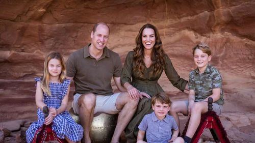 Ducii de Cambridge au publicat felicitarea de Crăciun, o fotografie realizată în timpul vacanței din Iordania