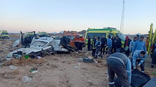 Accident grav cu 17 morți în Egipt: Un autobuz și un microbuz s-au ciocnit în peninsula Sinai din cauza ceții și a vitezei excesive