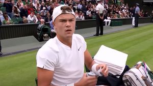 Favoriții cad precum popicele - Trei mari surprize din prima zi la Wimbledon