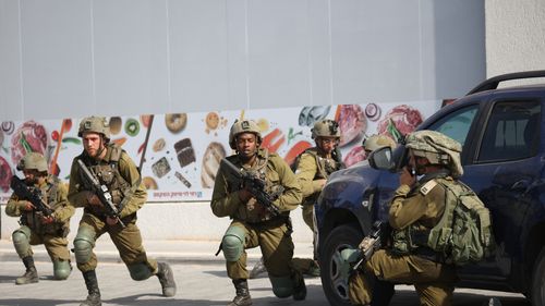 Teroriștii Hamas lansează rachete cu rază lungă de acțiune spre orașele israeliene Eilat și Haifa, în timp ce atacurile armatei israeliene asupra Gaza continuă