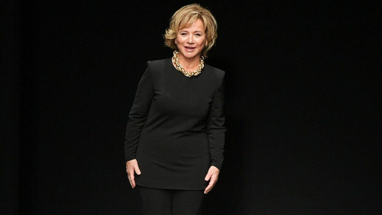 Alberta Ferretti renunţă la funcţia de director de creaţie al casei sale de modă: Patruzeci și trei de ani au trecut de la prima mea defilare/ A realizat în acest an rochiile vaporoase purtate de Taylor Swift  în cadrul turneului mondial