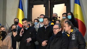 „Surpriza” AUR, partidul cu mesaj anti-maghiar, anti-occidental, unionist și anti-mască. Cine sunt liderii partidului: George Simion, Claudiu Târziu și Dan Tănasă
