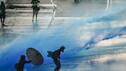 Protestatarii din Hong Kong au recurs la arcuri cu săgeți în  luptele de stradă cu poliția