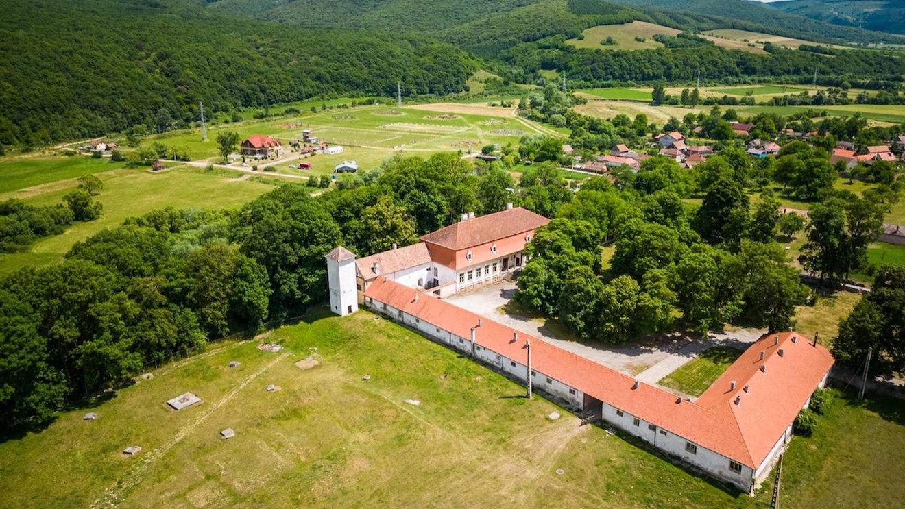 Castelul şi muzeul calului secuiesc din județul Covasna vor fi inaugurate în vara anului viitor / ”Covasna are cele mai multe conace şi castele din România pe kilometru pătrat”