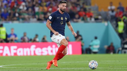 La 36 de ani şi 178 de zile Olivier Giroud devine cel mai vârstnic jucător care a evoluat ca titular în echipa naţională de fotbal a Franţei