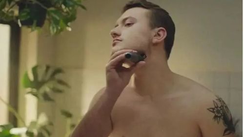 Compania Braun atrage reacții violente asupra unei reclame la un aparat de ras în care apare un model transsexual
