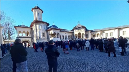 Prezenţă scăzută a credincioşilor la slujba de Bobotează din acest an oficiată de Patriahul Daniel în comparație cu anii trecuți