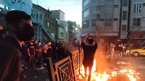Președintele Iranului, îndemn către autorități să rezolve problemele populație: „Altfel vom ajunge în iad” / Un membru al forțelor paramilitare iraniene a fost ucis în cea de-a cincea zi de proteste la nivel național