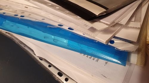 Un bărbat din Cornetu a ocupat mai multe funcții publice, inclusiv șef serviciu administrativ la un spital, prezentând la angajare diplome false de studii. A recunoscut totul în fața judecătorilor