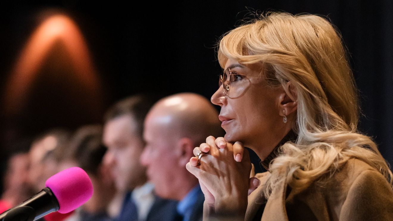 SURSE: Raluca Turcan a cerut în ședința PNL guvern minoritar cu Ilie Bolojan premier și ”consolidare parlamentară”, plus dezvăluirea ”puroiului de interese al PSD” din ministere și companii de stat