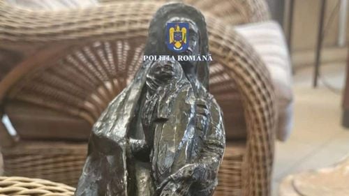 Statuetă de patrimoniu furată din Franța, descoperită în Constanța / O femeie voia să o vândă cu 15.000 de euro