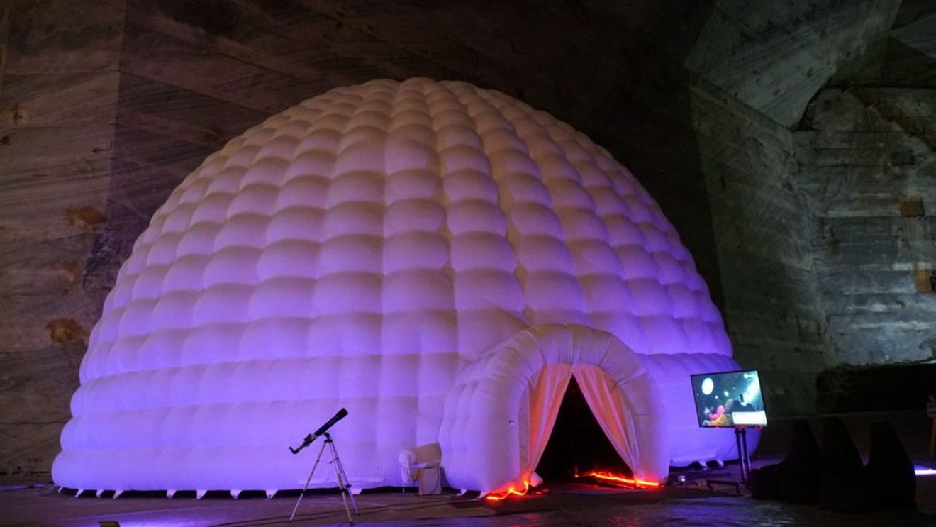 VIDEO Destinație de vacanță: cel mai mare planetariu din România se deschide azi la Salina Slănic Prahova, după o investiție cu fonduri UE