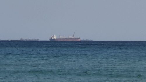 Nava chineză investigată pentru avarierea a două cabluri de fibră optică din Marea Baltică îşi reia călătoria