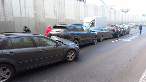 ULTIMA ORĂ Accident în lanț în Pasajul Băneasa din București, ieșirea spre Ploiești pe DN 1 e blocată, traficul oprit în zonă / Un copil, rănit ușor