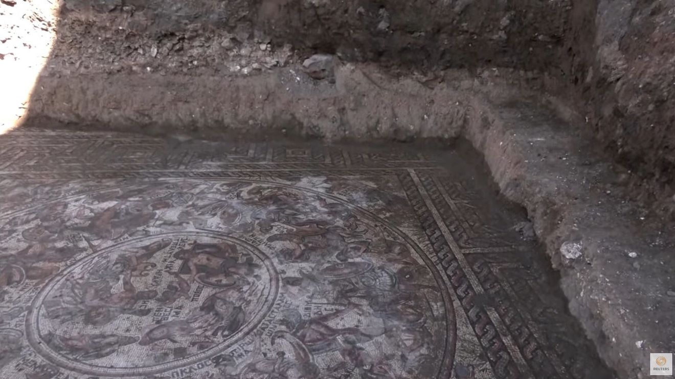 VIDEO Un mozaic vechi de 1600 de ani a fost descoperit în Siria: ”Unul din cele mai rare și complete din țară”, spune directorul săpăturilor arheologice