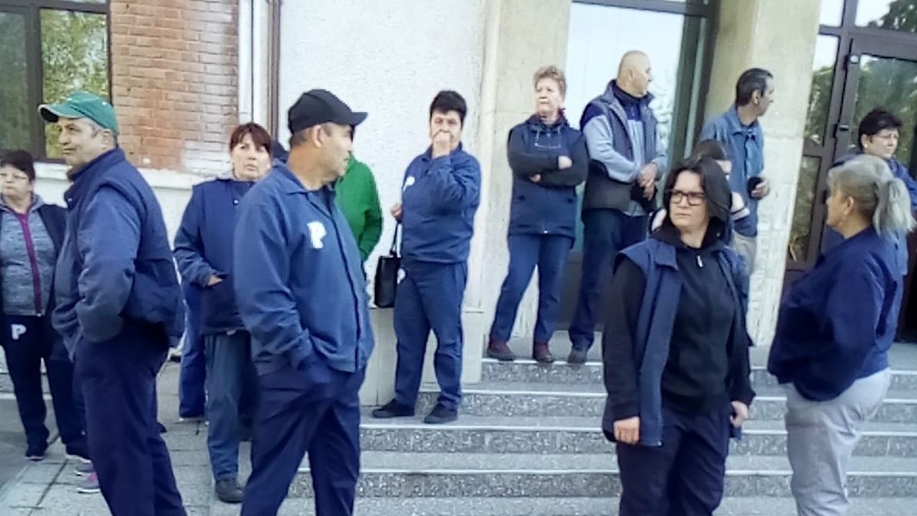 Grevă spontană la Uzina Mecanică Plopeni / Angajații cer majorarea salariilor / Aici a fost testată muniția perforantă termobarică, săptămâna trecută