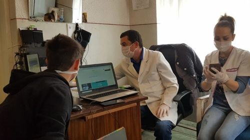 Tele-consultații medicale într-o comună din Munții Apuseni. Proiect pilot al DSP Alba, prin care pacienții pot fi consultați de medici, de la distanță