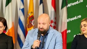 VIDEO | Conferința „Un an G4Food”: Problema alimentației sănătoasă ține și de oferta comercială, dar depinde și de nivelul de venituri / Chef Alex Cârțu: „Acum 13 ani nu se punea foarte tare accentul pe partea nutrițională în HoReCa”