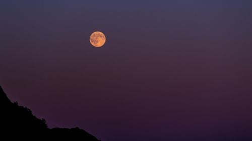 „Nopțile tropicale” în destinațiile europene de vacanță sunt în creștere