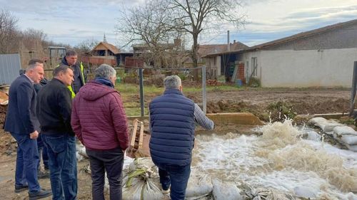 Puțul de gaz din Bihor a fost închis, după aproape trei luni / O firmă a vrut să sape o fântână și a lovit o pungă de gaze / Lucrările au costat în final peste 150 de mii de euro