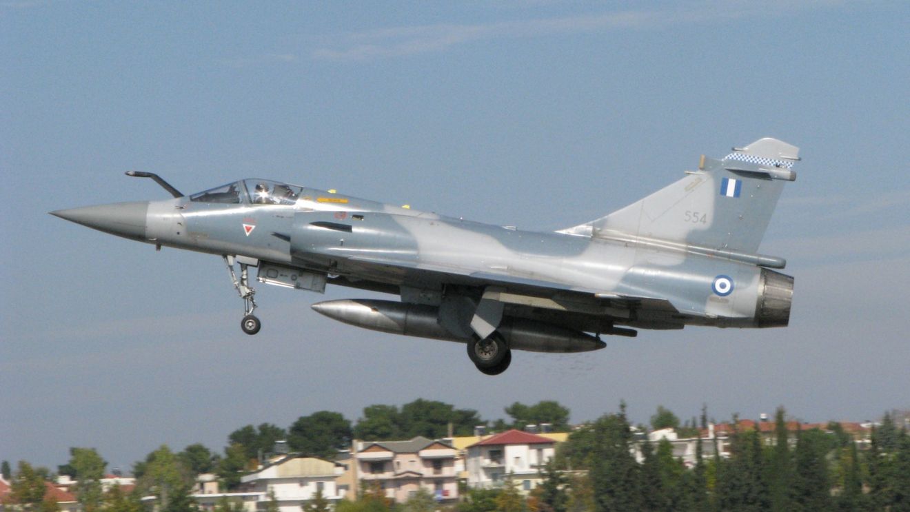 Ucraina a primit noi avioane de la aliați, inclusiv Mirage 2000-5 de la Franța / Prin ce se remarcă aeronava franceză