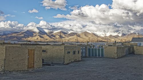 Kârgâzstanul anunţă un schimb de teritorii contestate cu Tadjikistanul